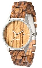 LAiMER Herren-Armbanduhr ULLI Mod. 0076 aus Zebranoholz
– Analoge Quarzuhr mit Edelstahlgehäuse und
strukturiertem Holzarmband